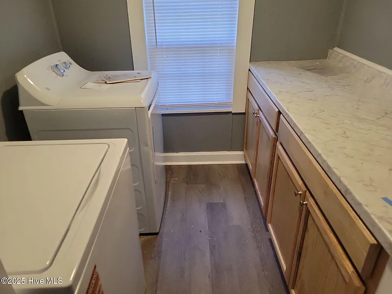 557 Circle Dr — Photo 14
