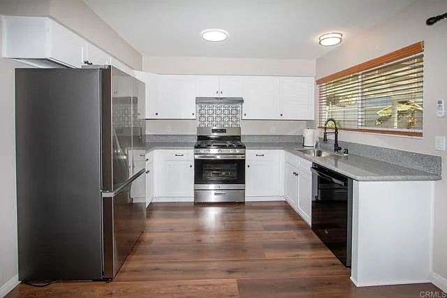 3 bed, 1215 sqft, $4,695 — Photo 2