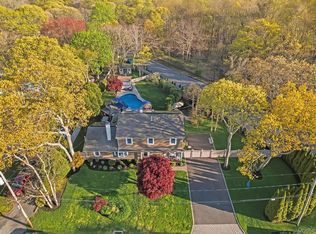 2 Pentmoor Dr, Mastic, NY 11950