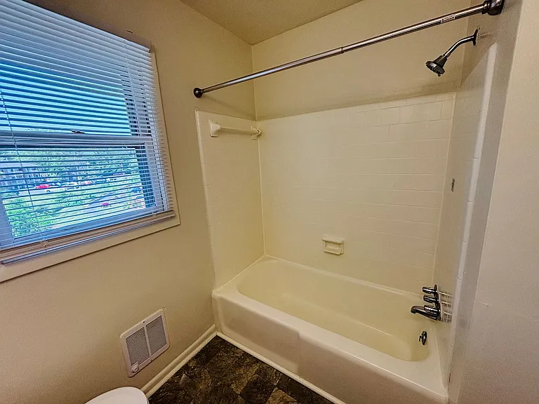 1407 Toms Creek Rd #5 — Photo 12