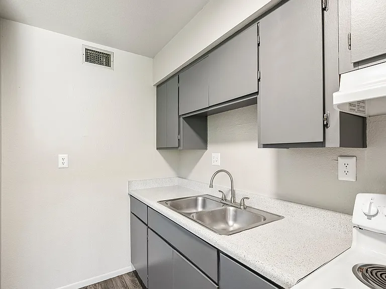 19-web-or-mls-N 23rd Ave-S0307-019