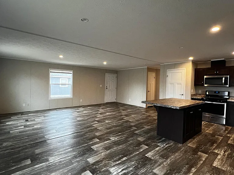 Hillview — Photo 29
