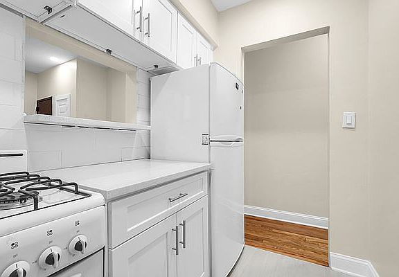 3rd image of 26 W 131st St APT 4