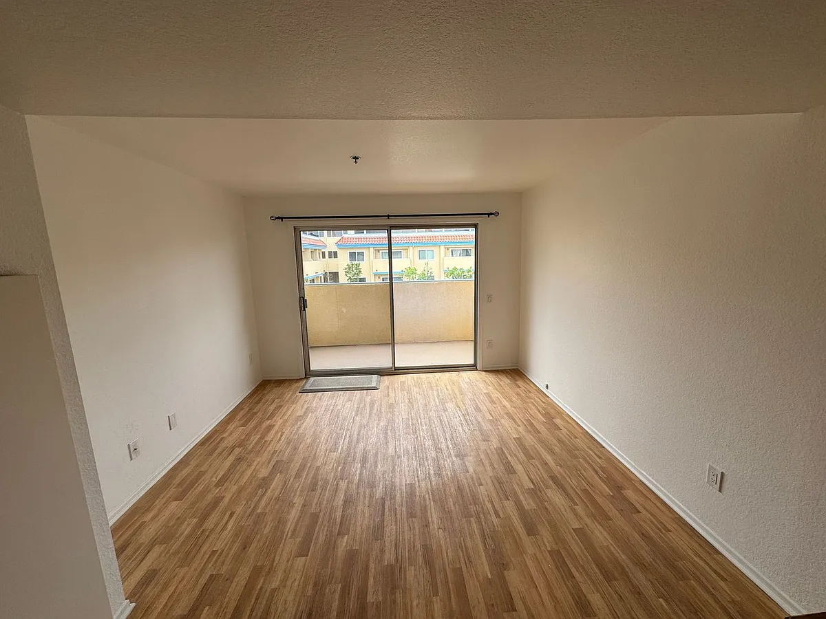 Building Photo - 24410 Crenshaw Blvd #226