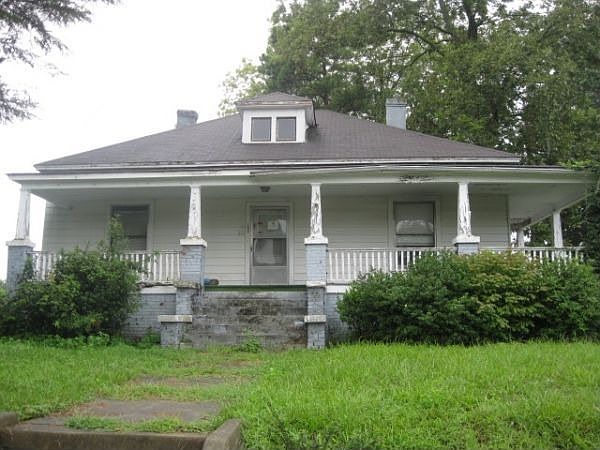 1st image of 102 S Franklin St