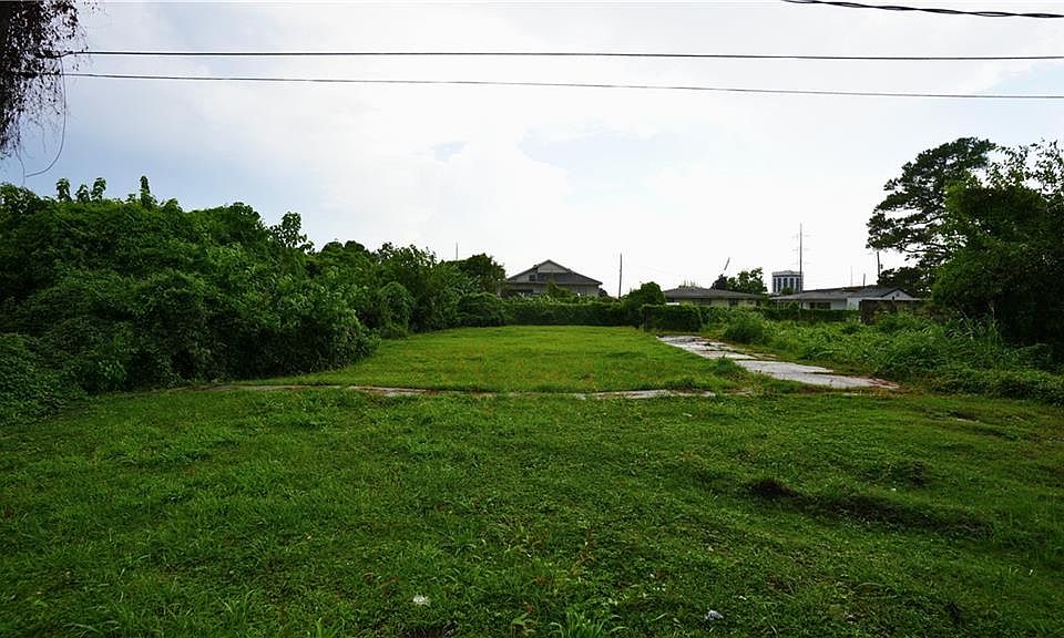 1st image of 2423 Elmwood Park Dr