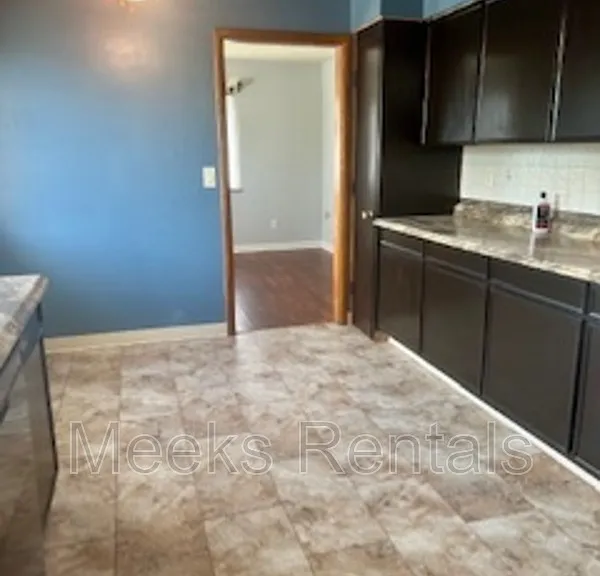 1118 Montrose Dr — Photo 13