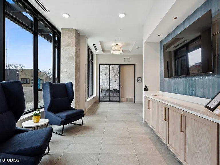 Lago Apartments — Photo 44