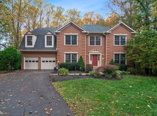 12801 Hamlet Hill Way, Fairfax, VA 22030