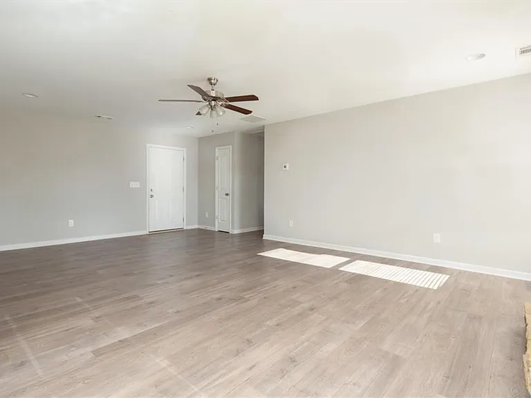 82 Gray Field Ct — Photo 6