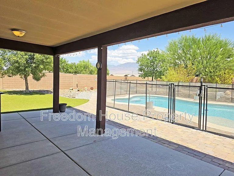 111 Mondale Ct — Photo 52