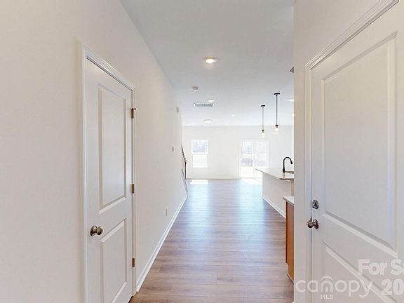 3rd image of 393 Hendley Dr
