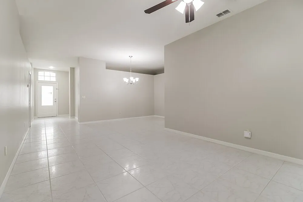 3 bed, 2.0 bath, 2065 sqft, $2,595 — Photo 4