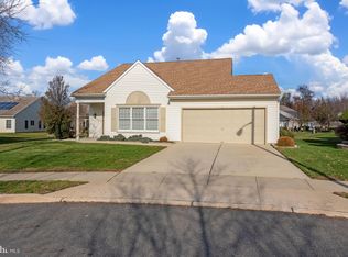 8 Shady Ridge Ct, Columbus, NJ 08022