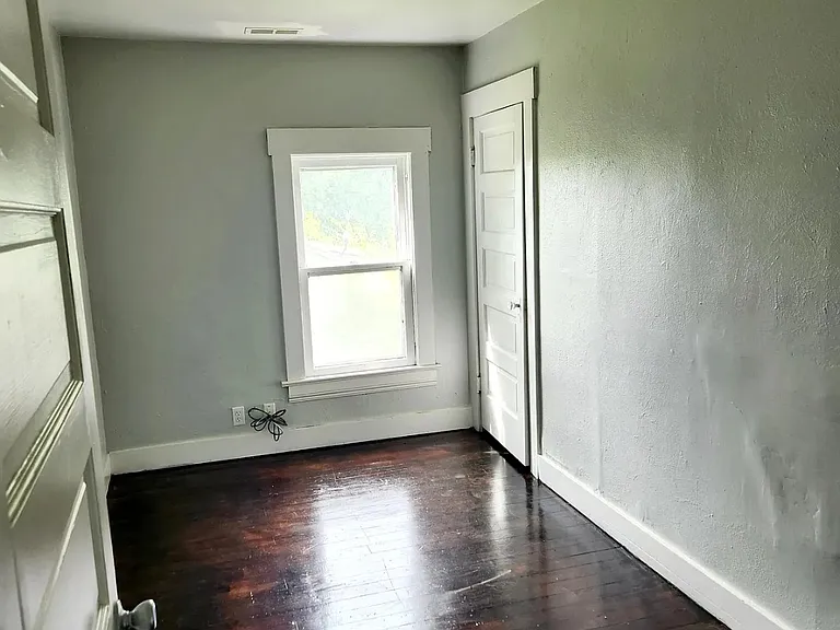 2370 Lagonda Ave — Photo 12