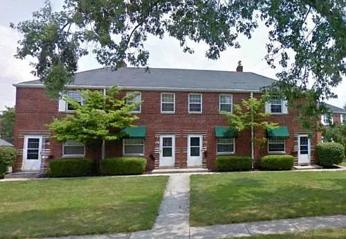 290 Mayfair Blvd — Photo 1