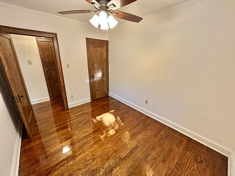 520 W Belden Ave — Photo 50