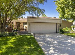 819 Olympic Dr, Waterloo, IA 50701