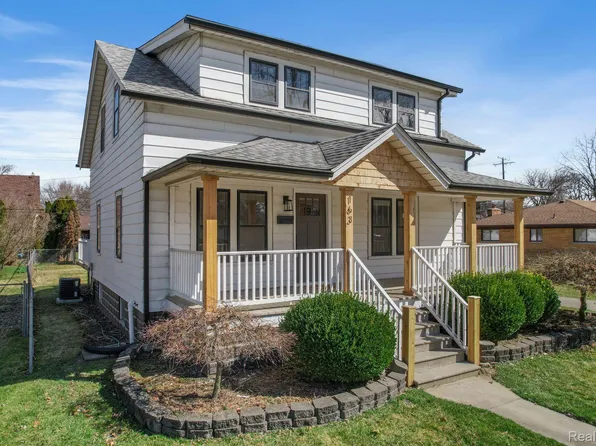 163 Riverside Dr, Mount Clemens, MI 48043