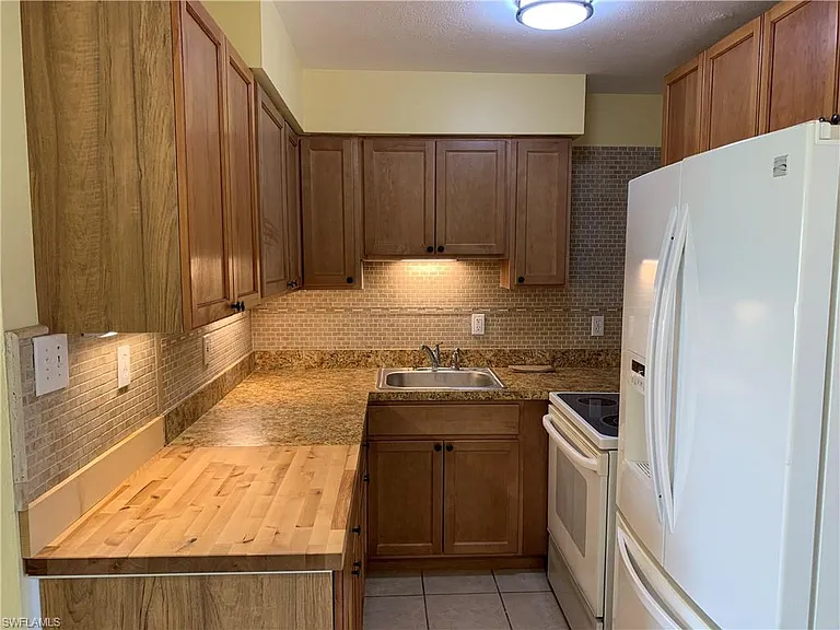 1120 Vineyard St — Photo 3