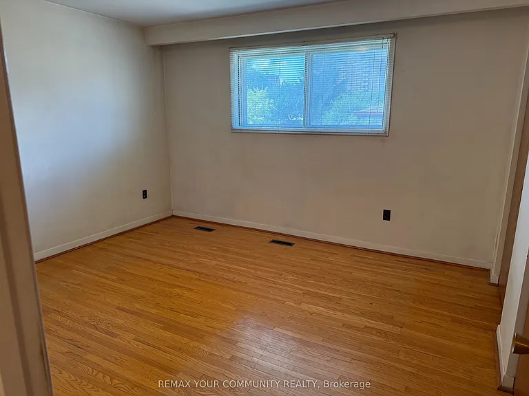 300 Driftwood Ave #UPPER — Photo 13