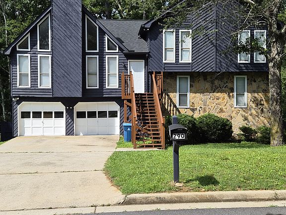 290 Front House view