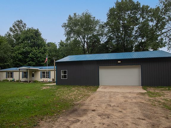 2nd image of 22400 Fosdick St