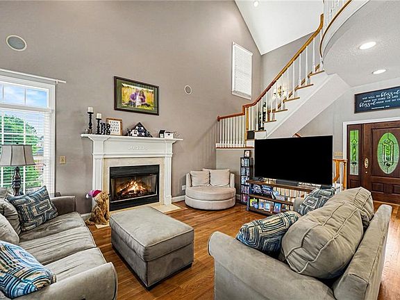 2nd image of 390 Beech Ridge Rd