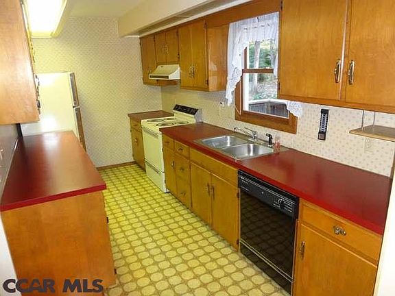 2nd image of 443 Canterbury Dr