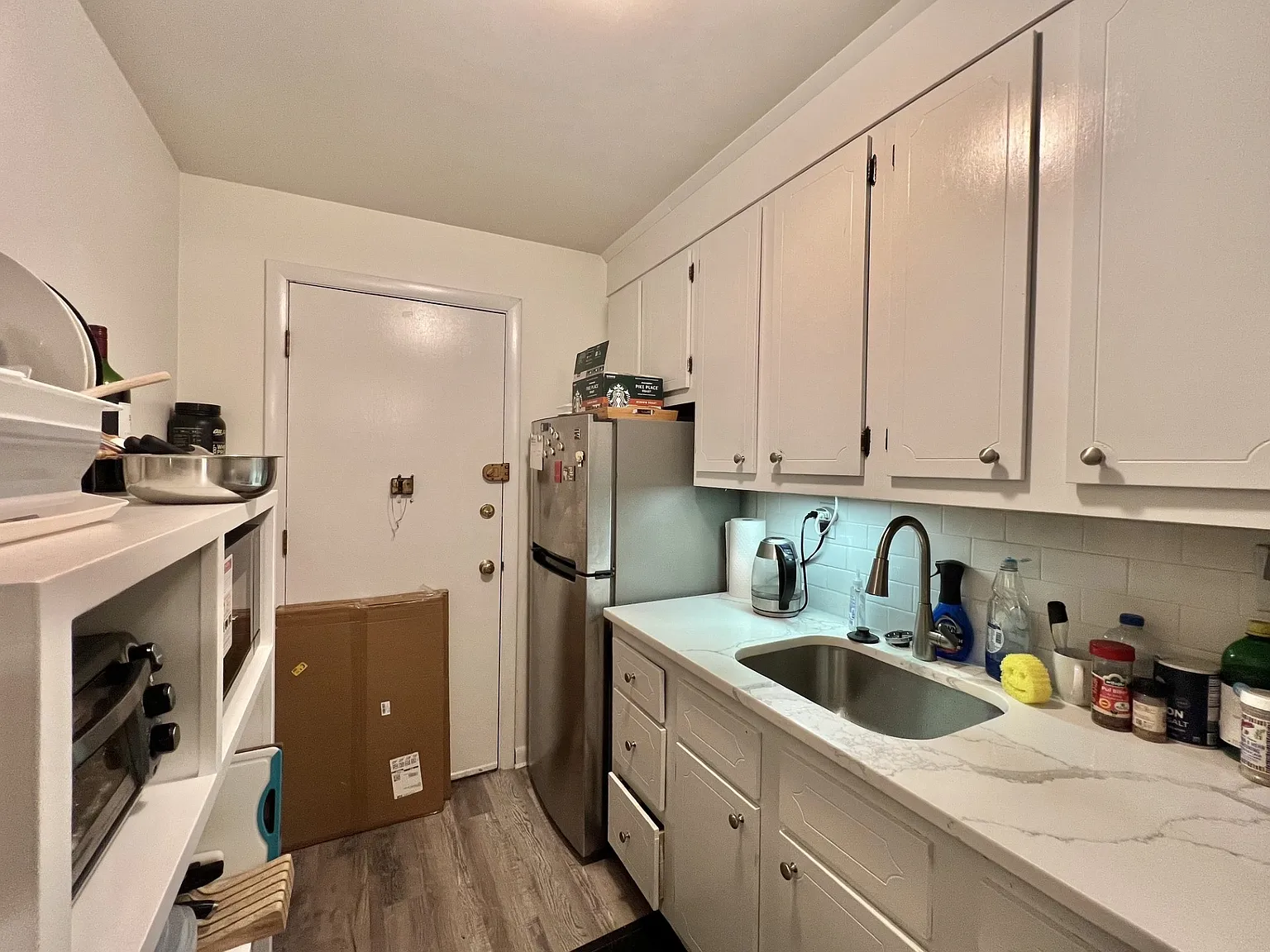3 bed, 751 sqft, $4,350 — Photo 4