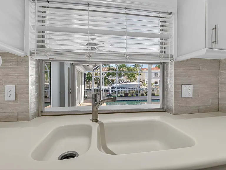 937 Banyan Dr — Photo 10