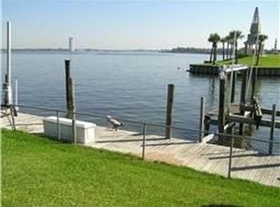 936 Plantation Dr, League City, TX 77573