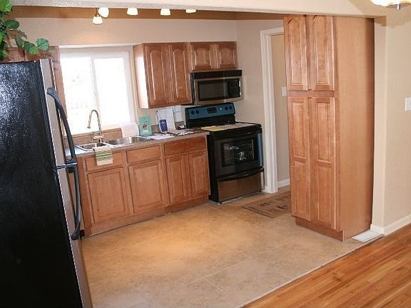Gourmet kitchen