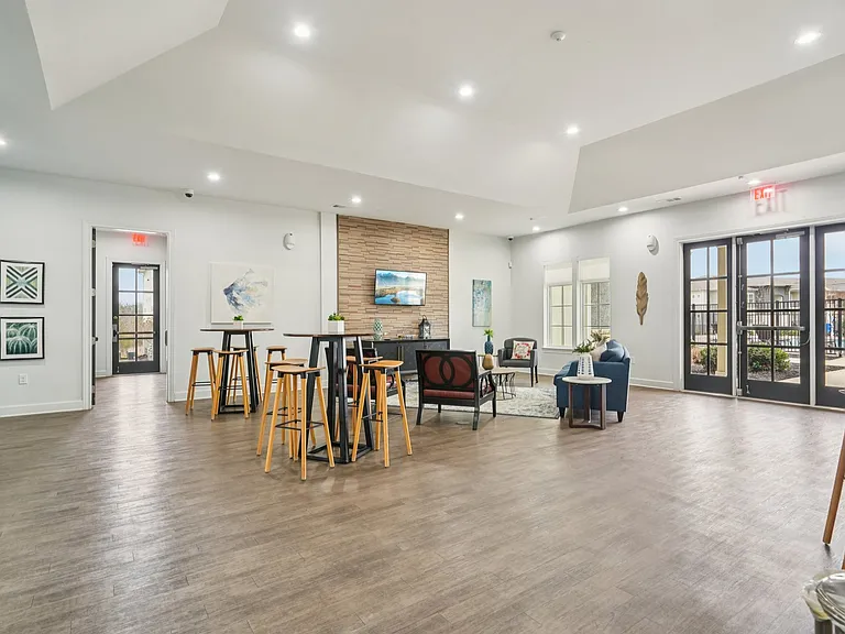 Culebra Creek Apartments — Photo 17
