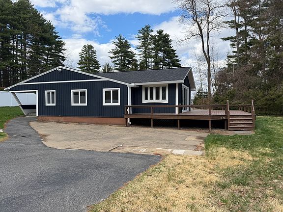 3rd image of 241 Mashapaug Rd
