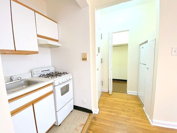 5th image of 138 W 72nd St #4D