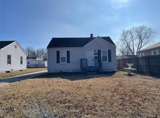1138 E Lorena Ave, Wood River, IL 62095