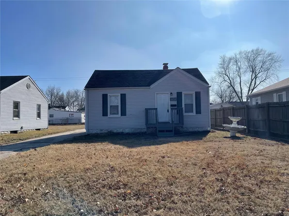 1138 E Lorena Ave, Wood River, IL 62095
