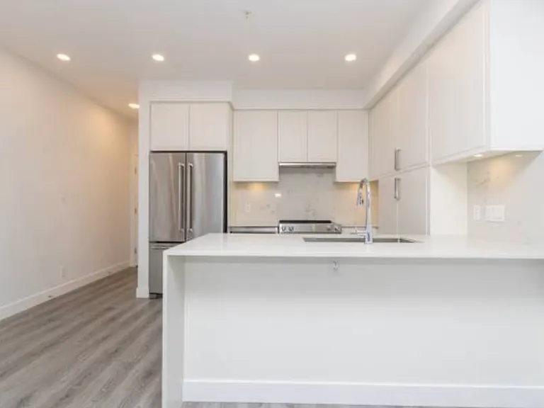700 Clarke Rd #305 — Photo 1