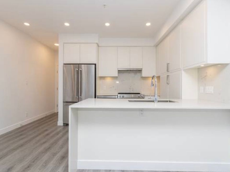 1st image of 700 Clarke Rd #305