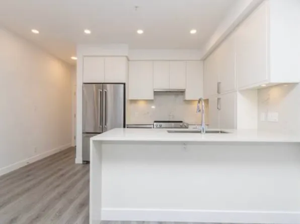 700 Clarke Rd #305, Pt Moody, BC V3H 1L6