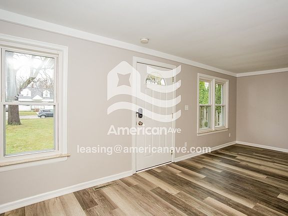 357950_005_wm_-_living_room_13399801.jpg