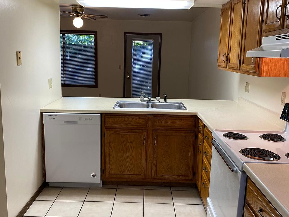 1st image of 747 E Park St #2