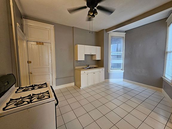 2nd image of 1448 N Maplewood Ave #1R