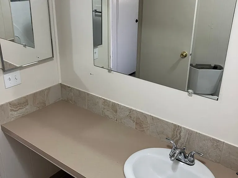 4550 SW 5th Ave — Photo 18
