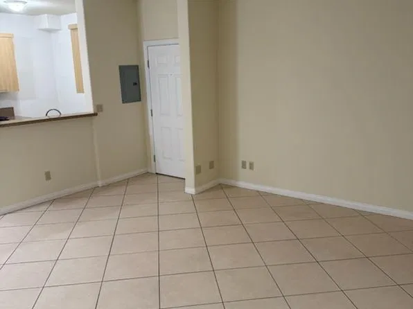 5928 Woodman Ave #103, Van Nuys, CA 91401