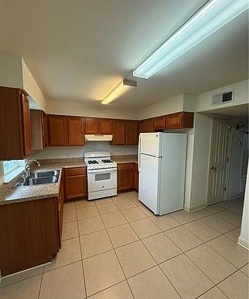 5th image of 3612 Laplace St
