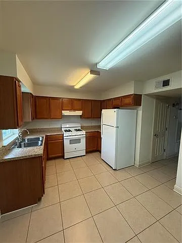 3612 Laplace St — Photo 5