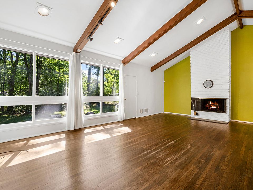 15 Split Rock Ln, New Rochelle, NY 10804 Zillow