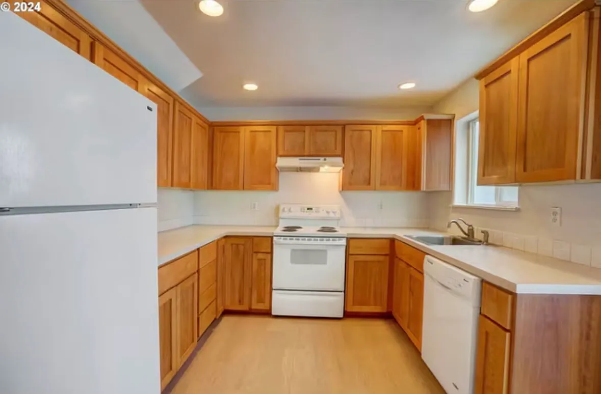 1 bed, 690 sqft, $1,610 — Photo 3